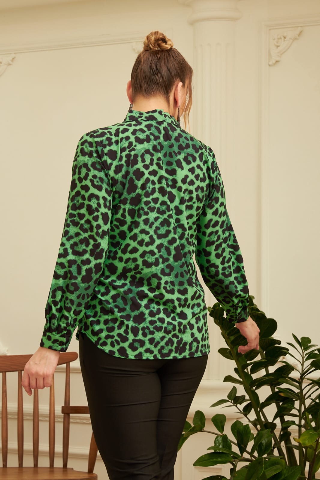 Büyük Beden Leopar Desenli Saten Gömlek