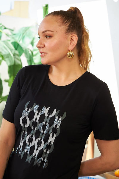 BÜYÜK BEDEN PUL PAYET DETAYLI TİŞÖRT