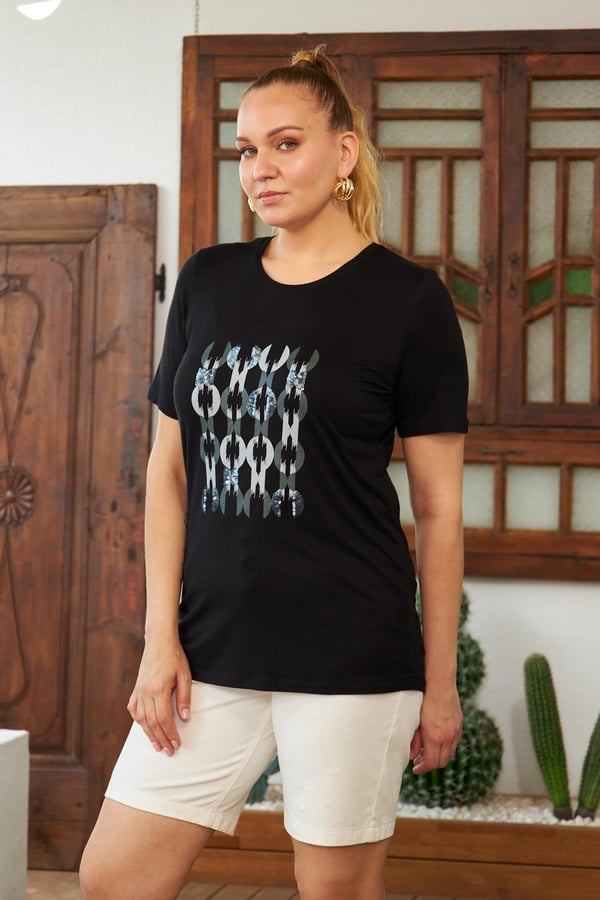 BÜYÜK BEDEN PUL PAYET DETAYLI TİŞÖRT