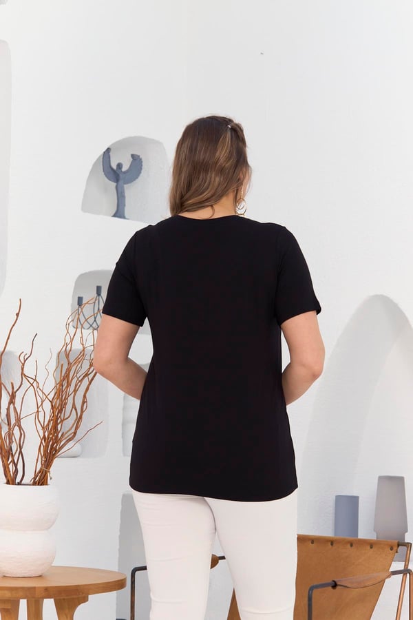 YAPRAK NAKIŞ VE TAŞ İŞLEMELİ BÜYÜK BEDEN TİŞÖRT