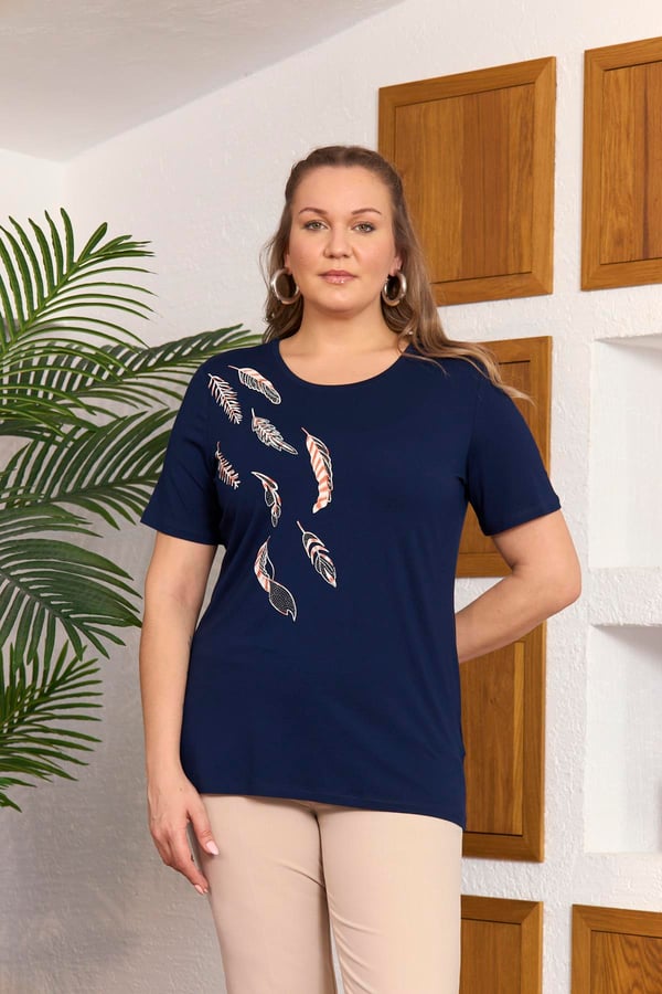 YAPRAK NAKIŞ VE TAŞ İŞLEMELİ BÜYÜK BEDEN TİŞÖRT