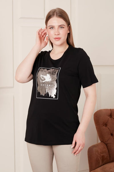 NAKIŞ İŞLEMELİ BASKILI BÜYÜK BEDEN TİŞÖRT