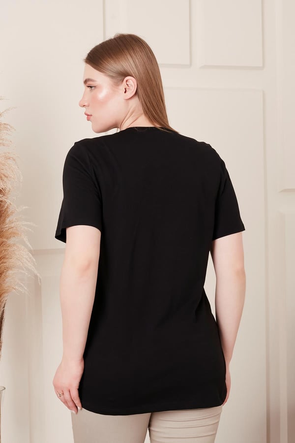 NAKIŞ İŞLEMELİ BASKILI BÜYÜK BEDEN TİŞÖRT