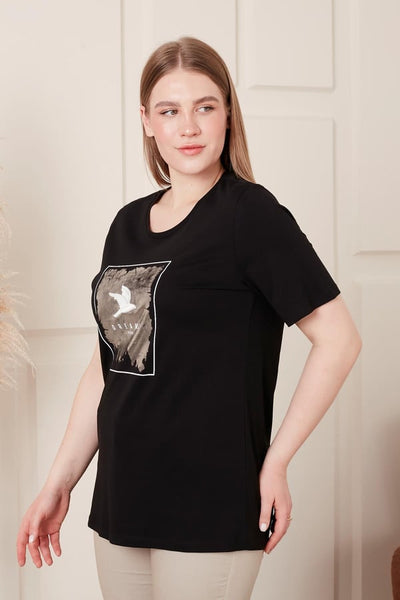 NAKIŞ İŞLEMELİ BASKILI BÜYÜK BEDEN TİŞÖRT