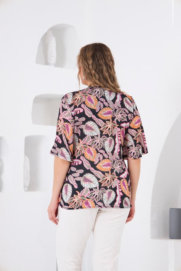 KOLYE DETAYLI BÜYÜK BEDEN ÇİÇEKLİ BLUZ