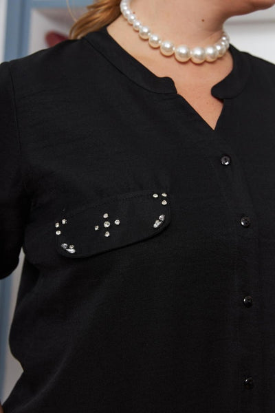 BÜYÜK BEDEN CEP KAPAK TAŞ DETAYLI GÖMLEK