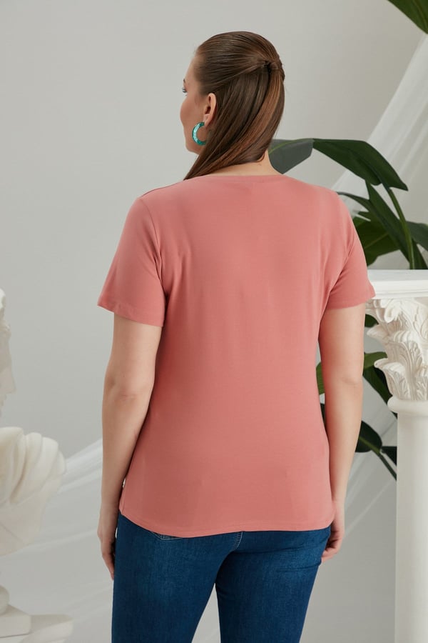 BÜYÜK BEDEN V YAKA TİŞÖRT