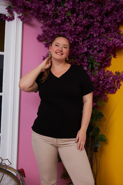 BÜYÜK BEDEN V YAKA TİŞÖRT