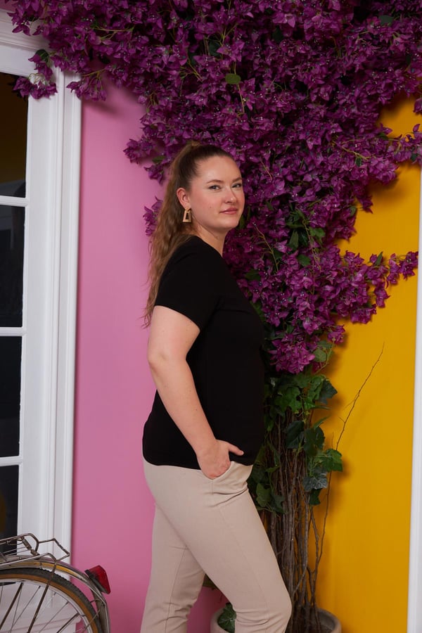 BÜYÜK BEDEN V YAKA TİŞÖRT